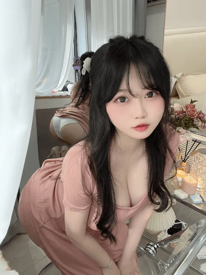是依酱吖 丰满诱人写真作品套图合集[持续更新2026.05.07]-佳人轩