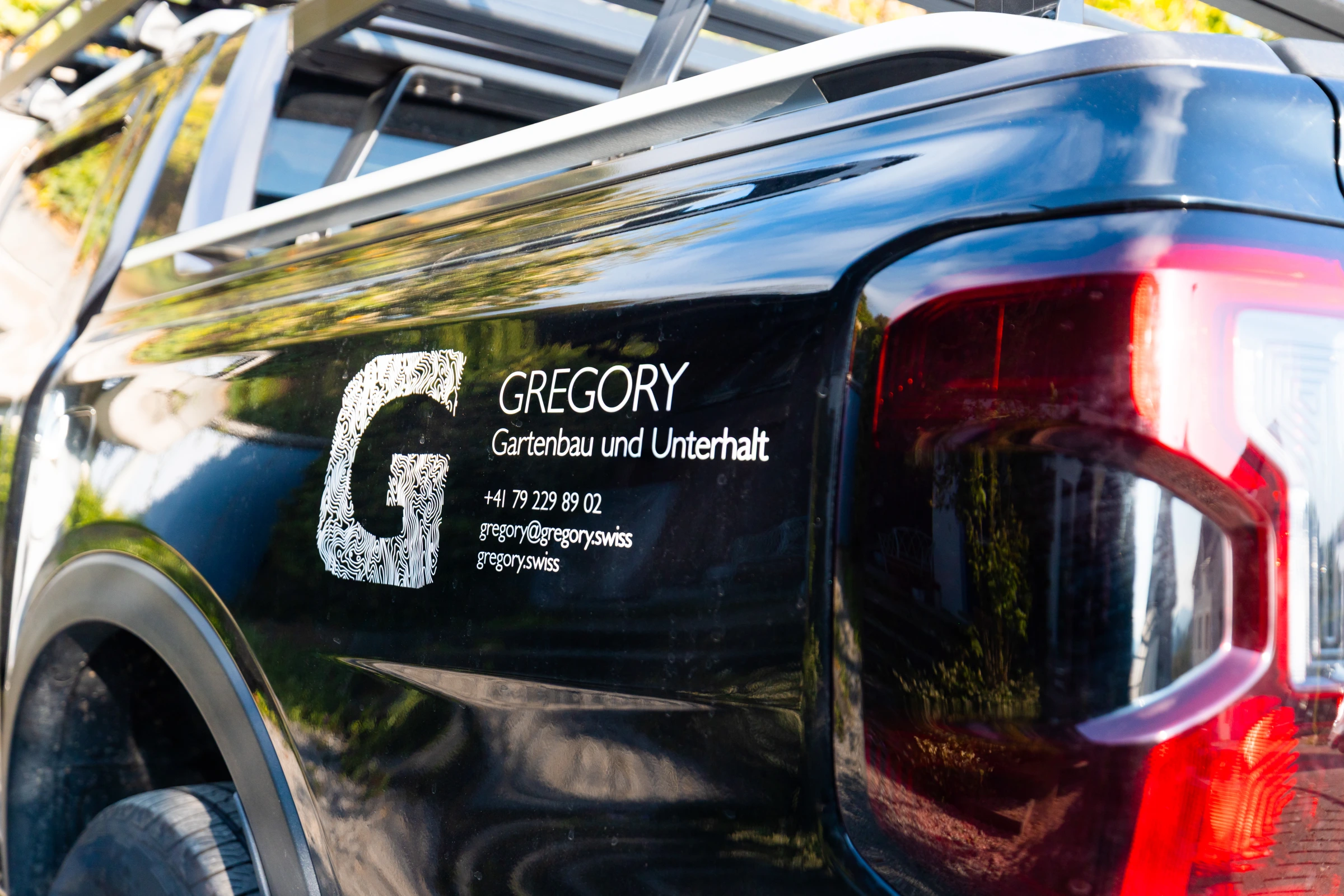 GREGORY-Pickup bei der Anfahrt zur Baustelle