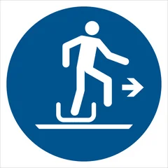 ISO 7010 M051 Alighting from toboggan to the right sign — Mandatory safety pictogram