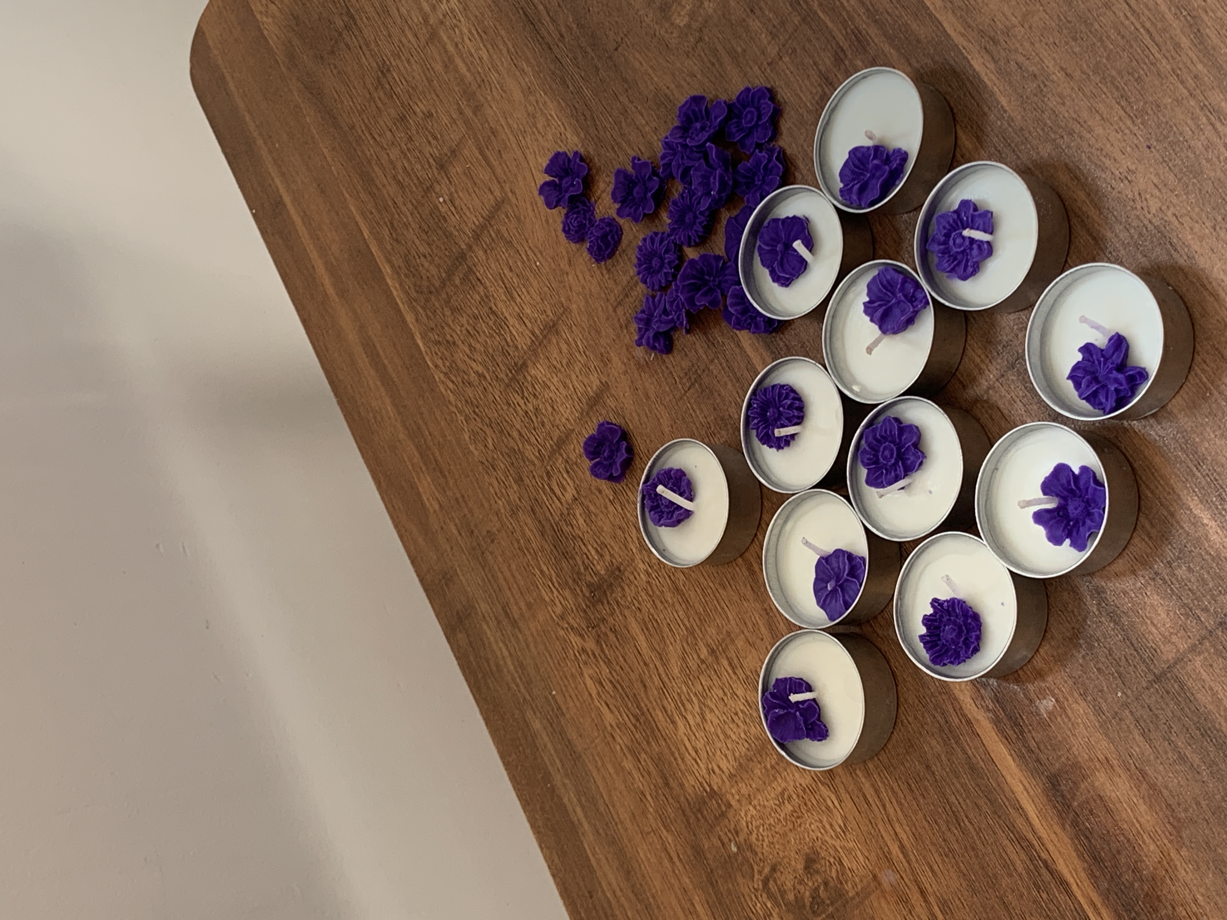 Enchanting handmade  Scented Floral Tealights (set of 10) | Primosa