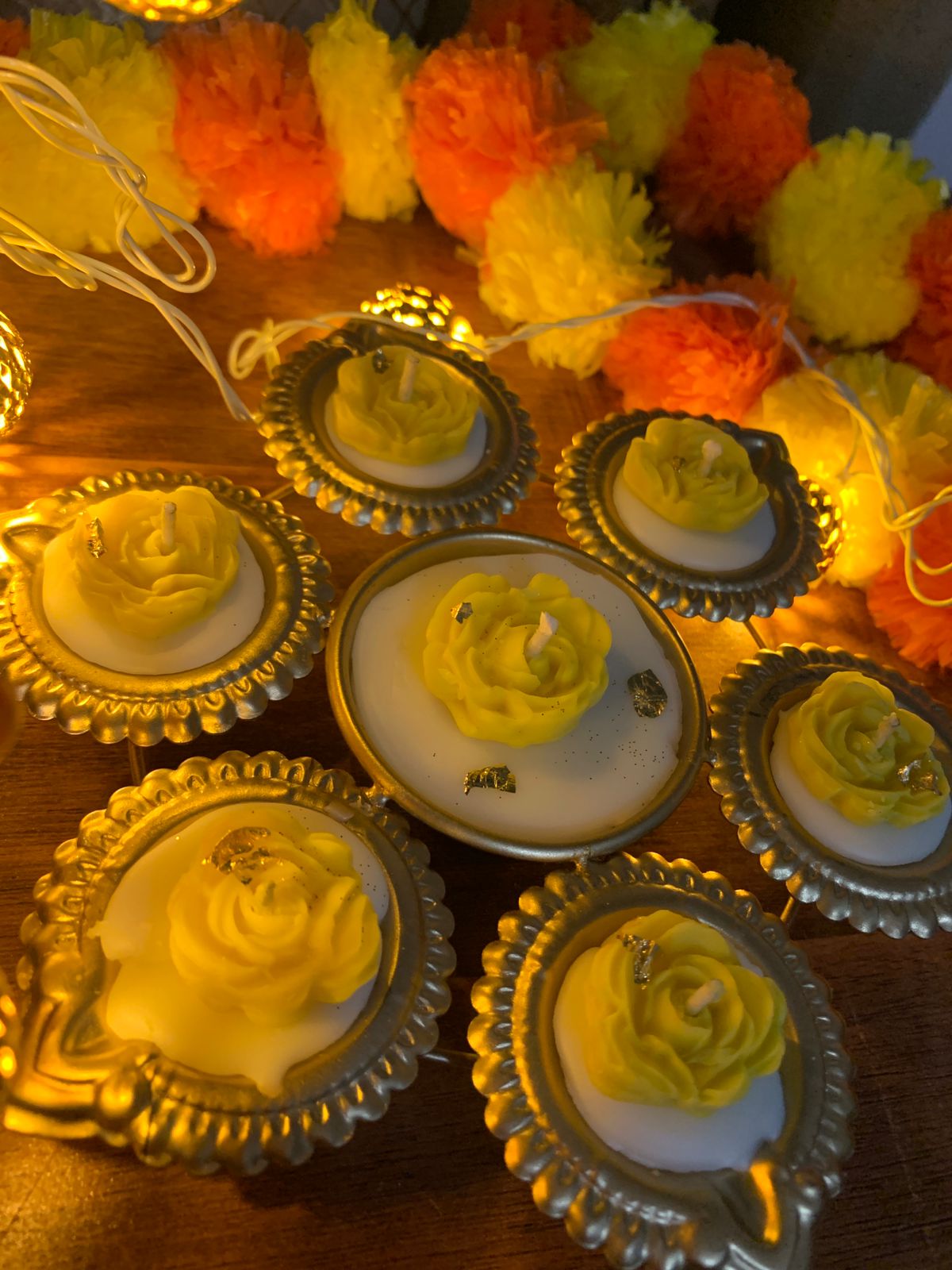 Primosa 7 Diya Urli Candle – Diya Shaped Soy Wax Candle with Wax Flowers