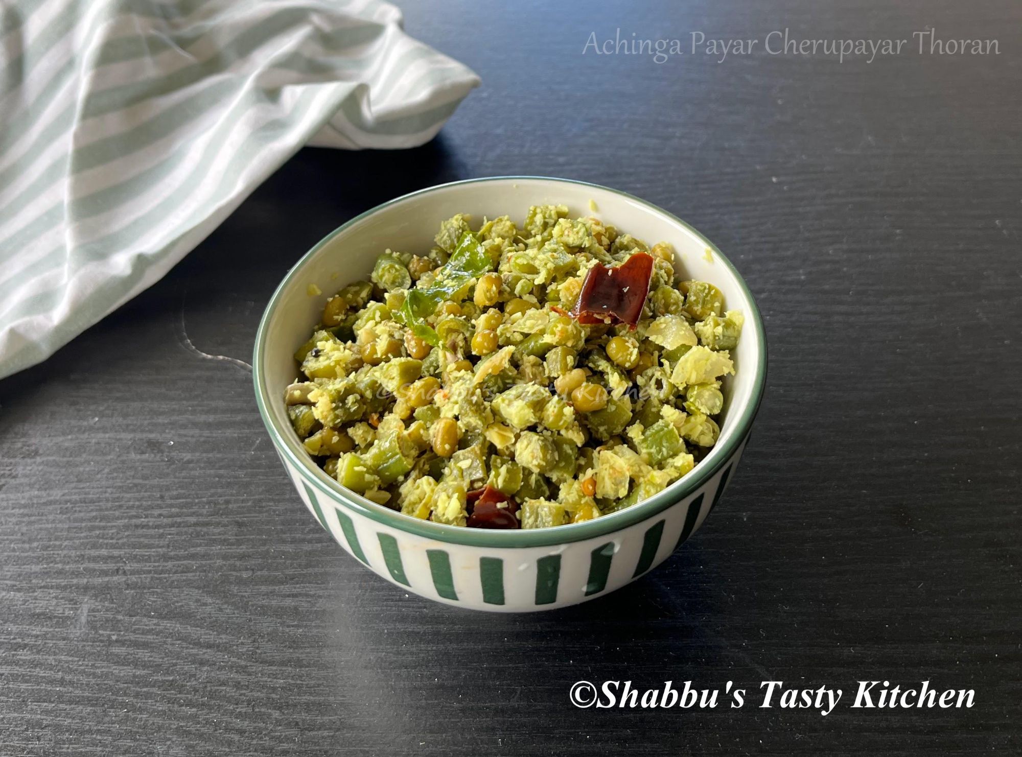 achingapayar-cherupayar-thoran-long-beans-green-gram-thoran