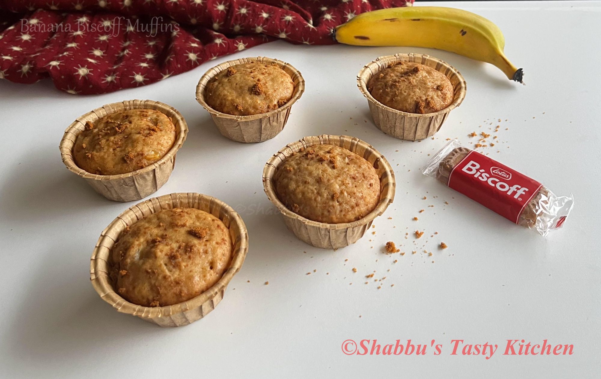 banana-biscoff-muffins