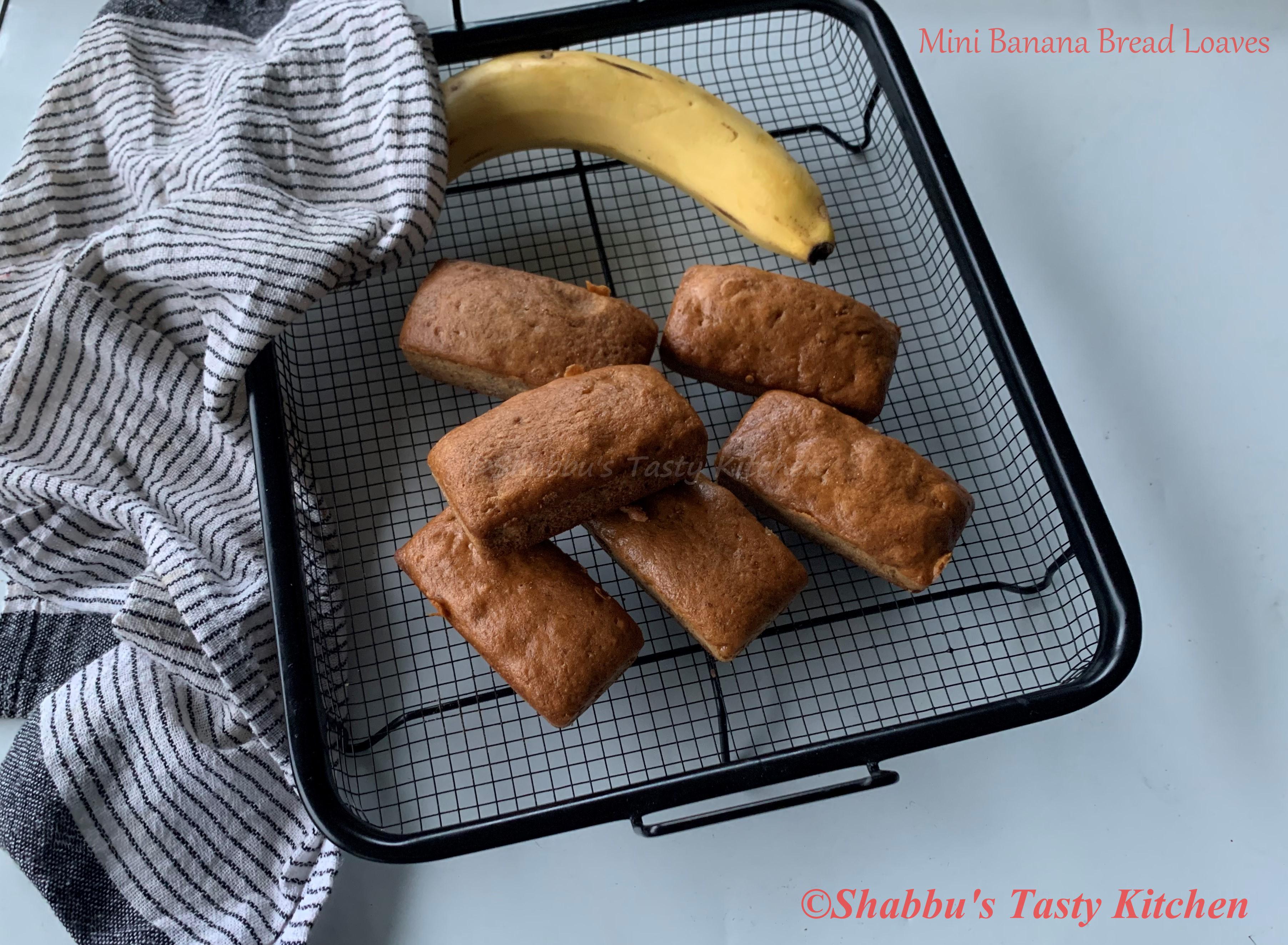 banana-mini-loaf-cakes-mini-banana-bread-loaves