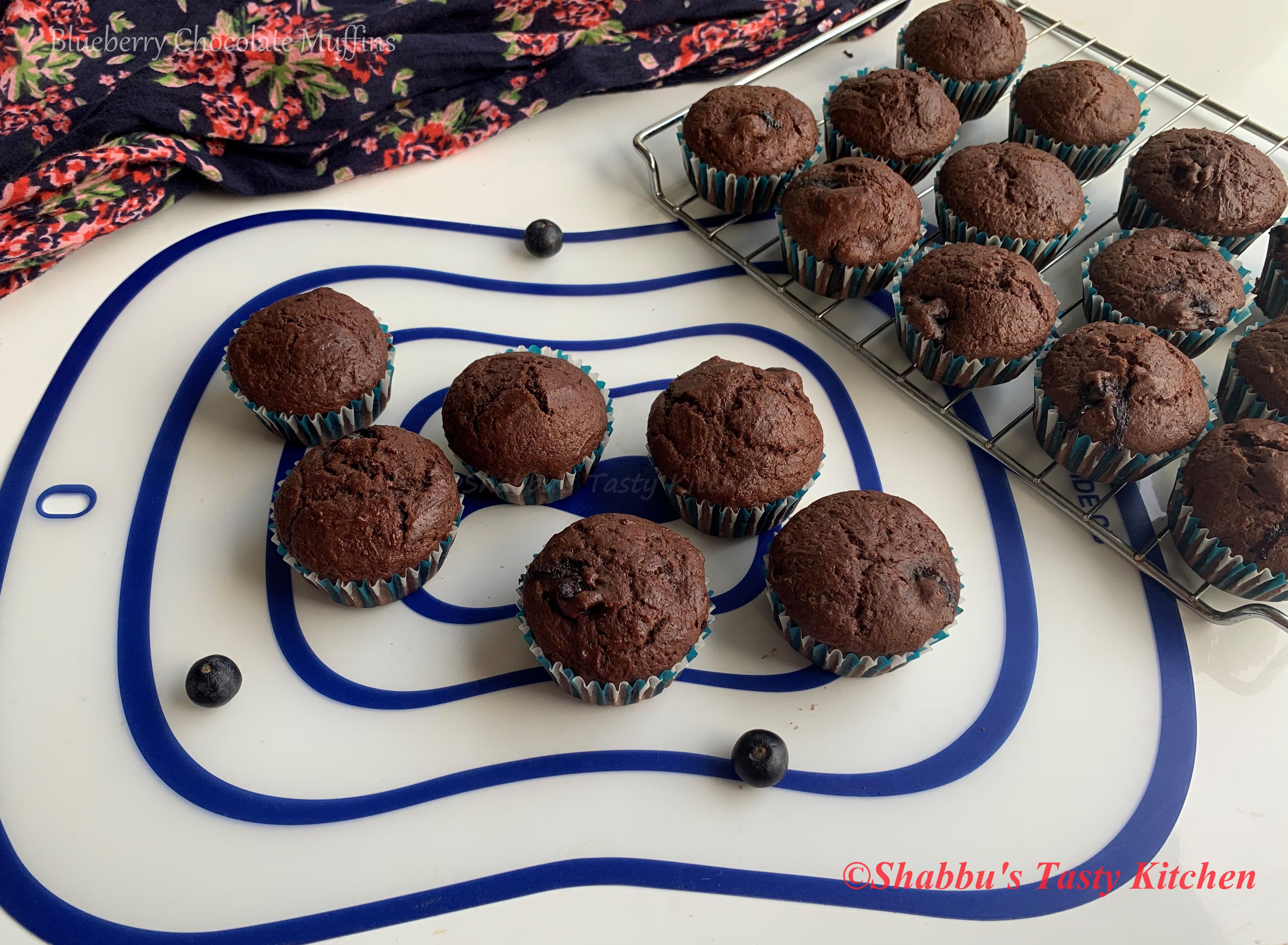blueberry-chocolate-muffins