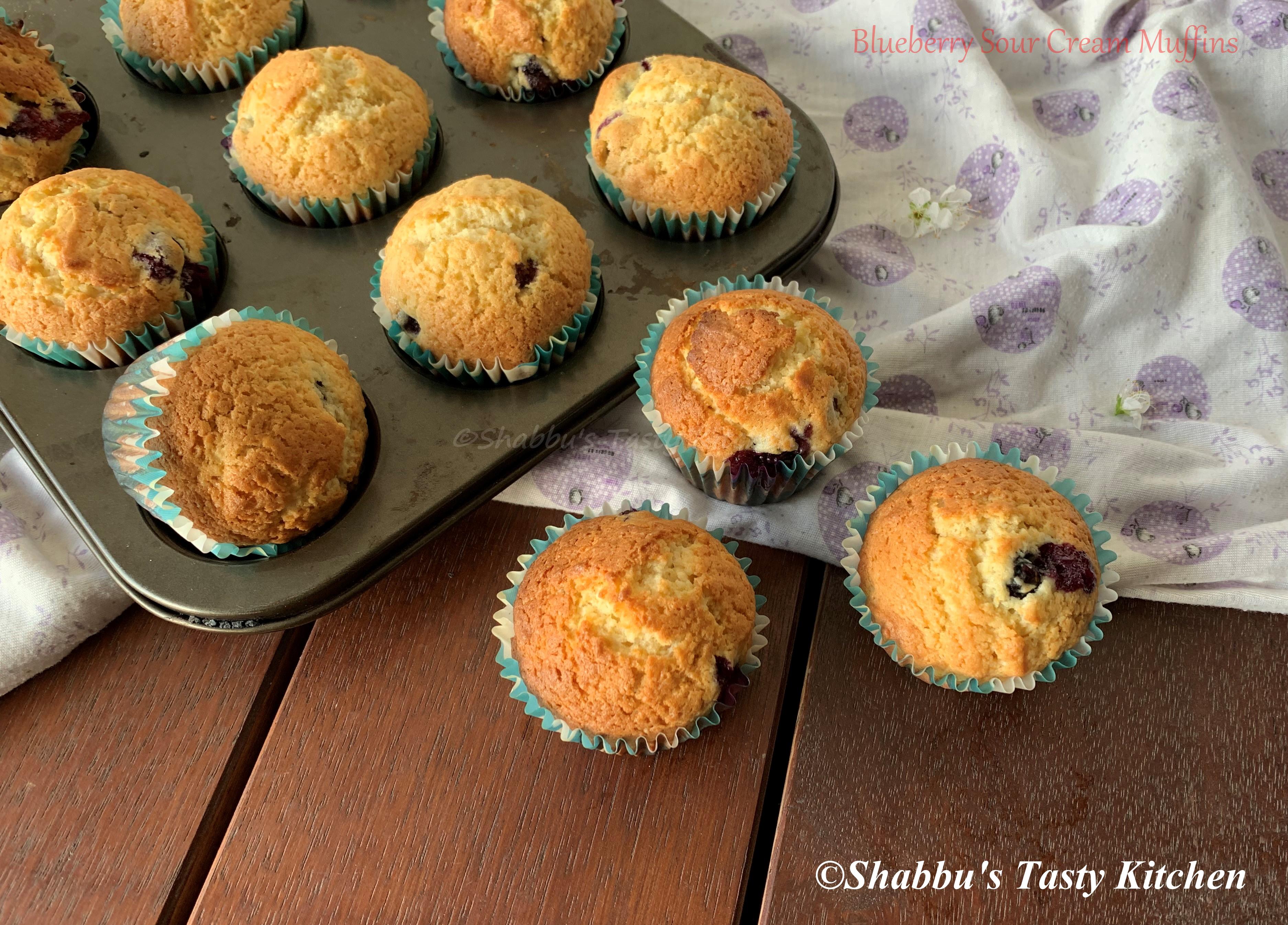 blueberry-sour-cream-muffins