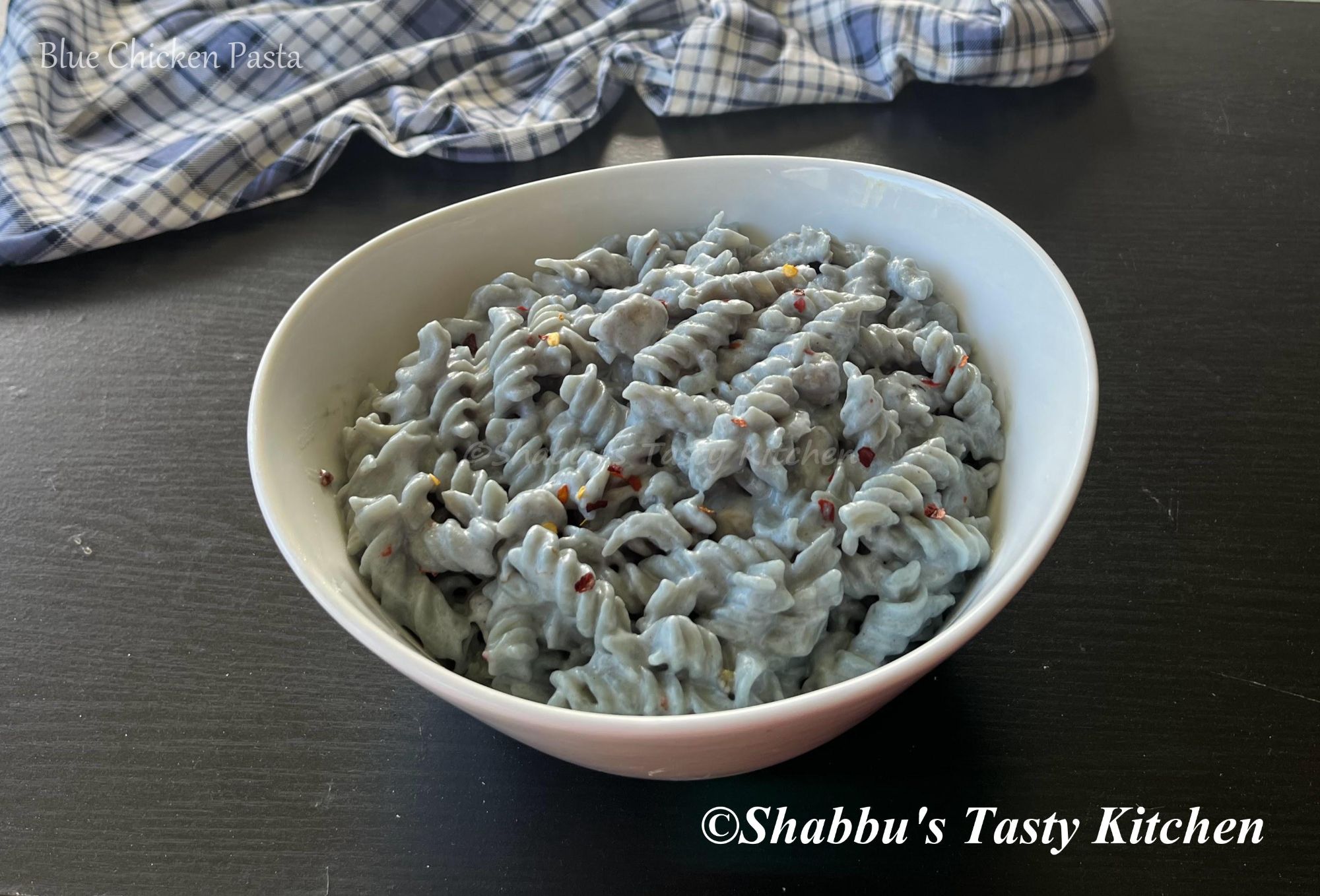 butterfly-pea-flower-chicken-pasta-blue-pasta