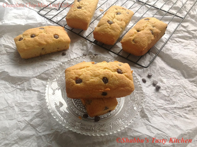 chocolate-chip-mini-loaf-cakes