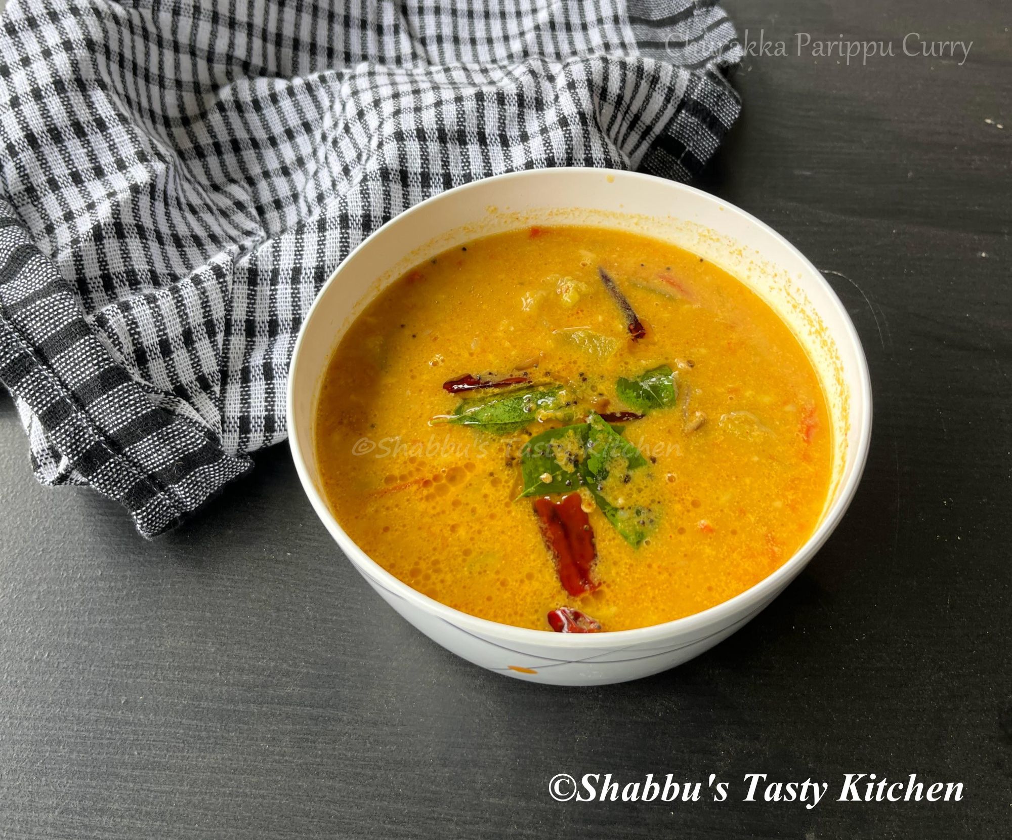 churakka-parippu-curry-bottle-gourd-dal-curry