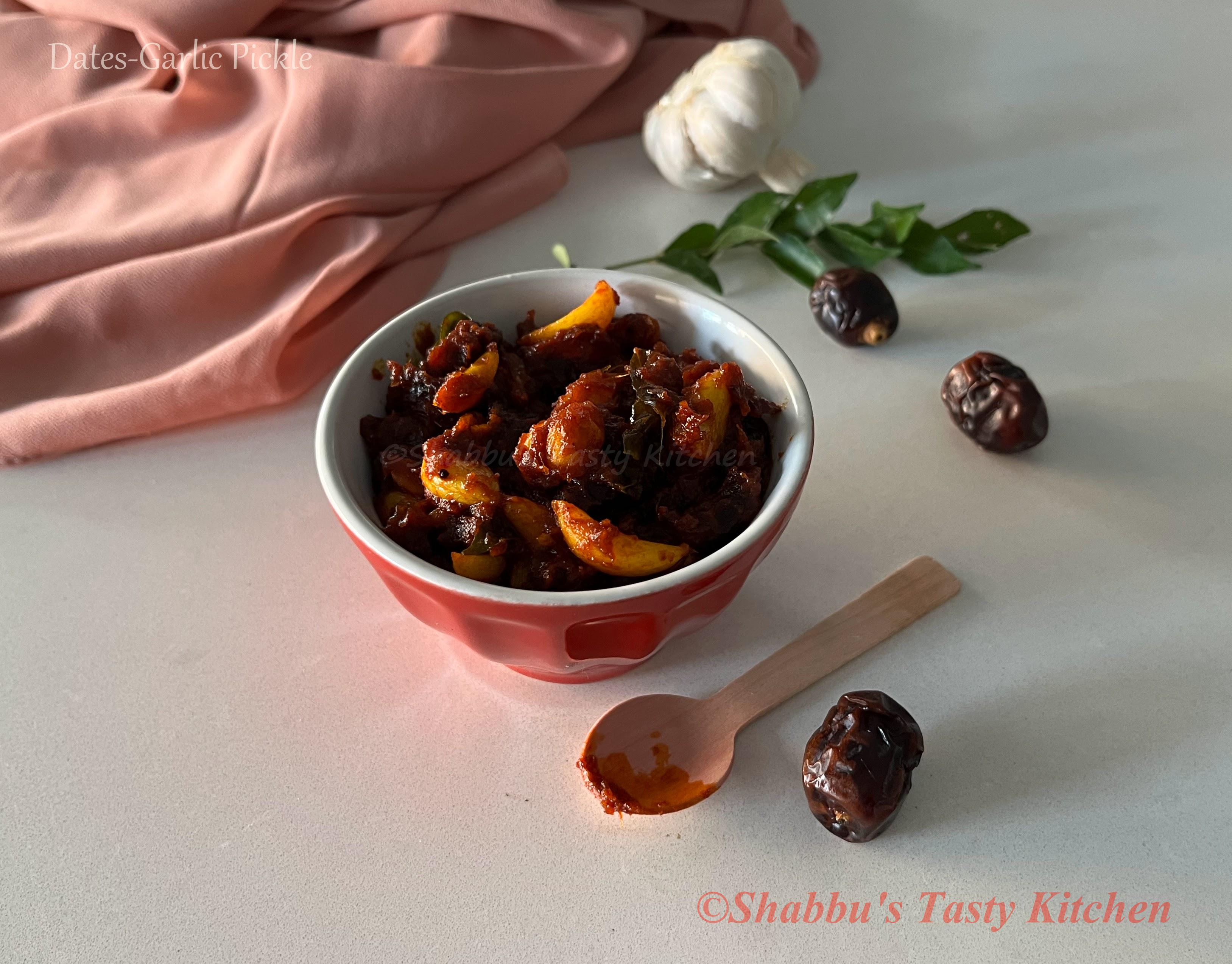 dates-garlic-pickle