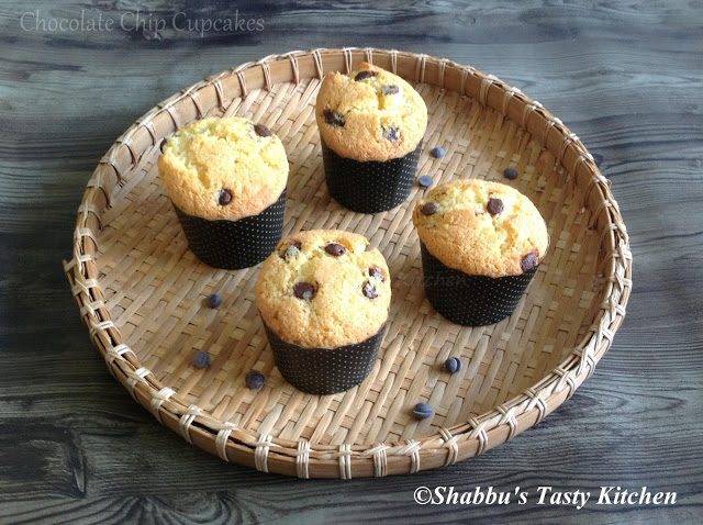 easy-chocolate-chip-cupcakes