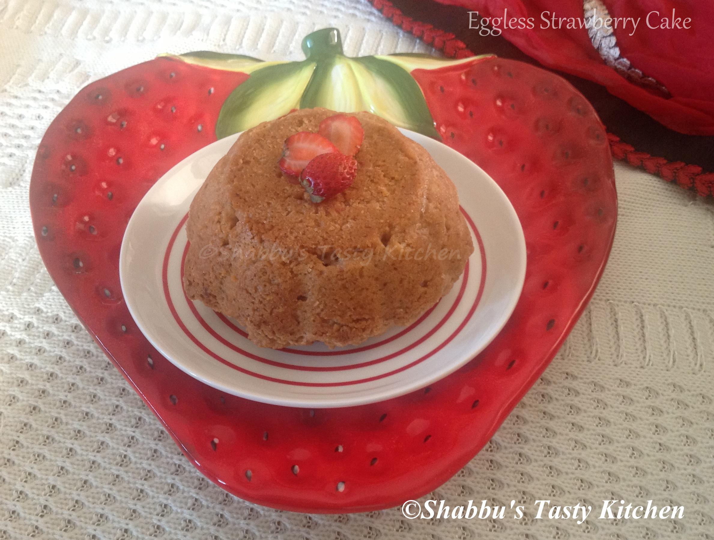 eggless-strawberry-cake