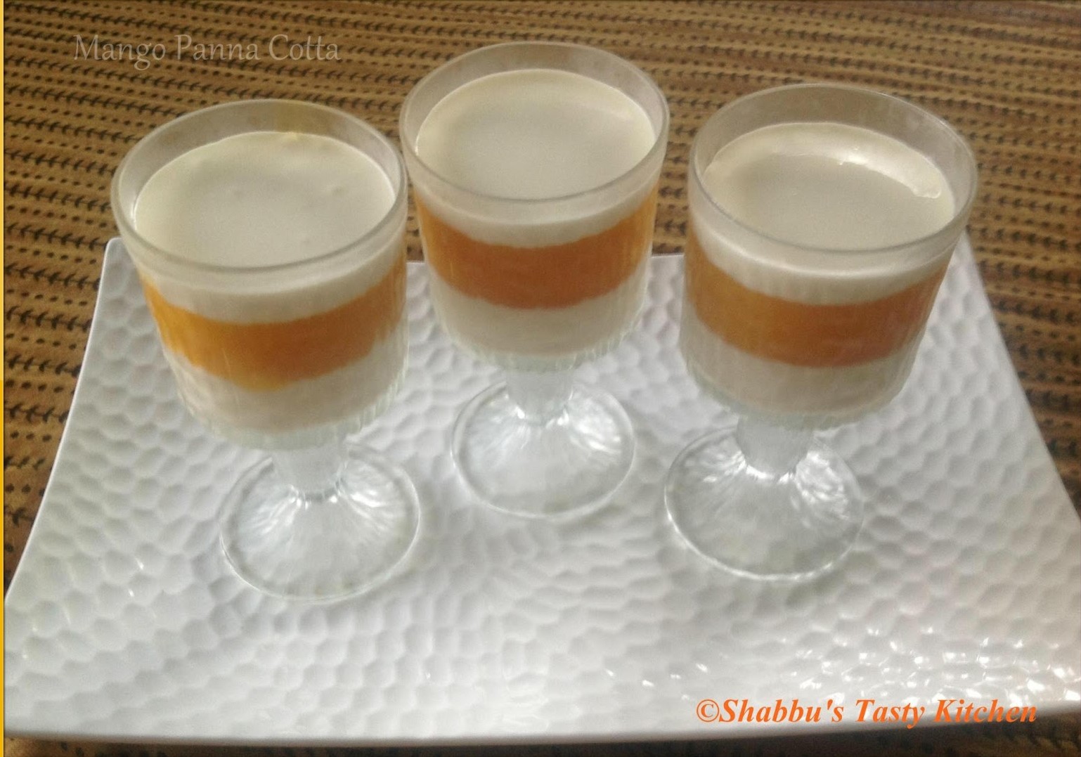 mango-panna-cotta