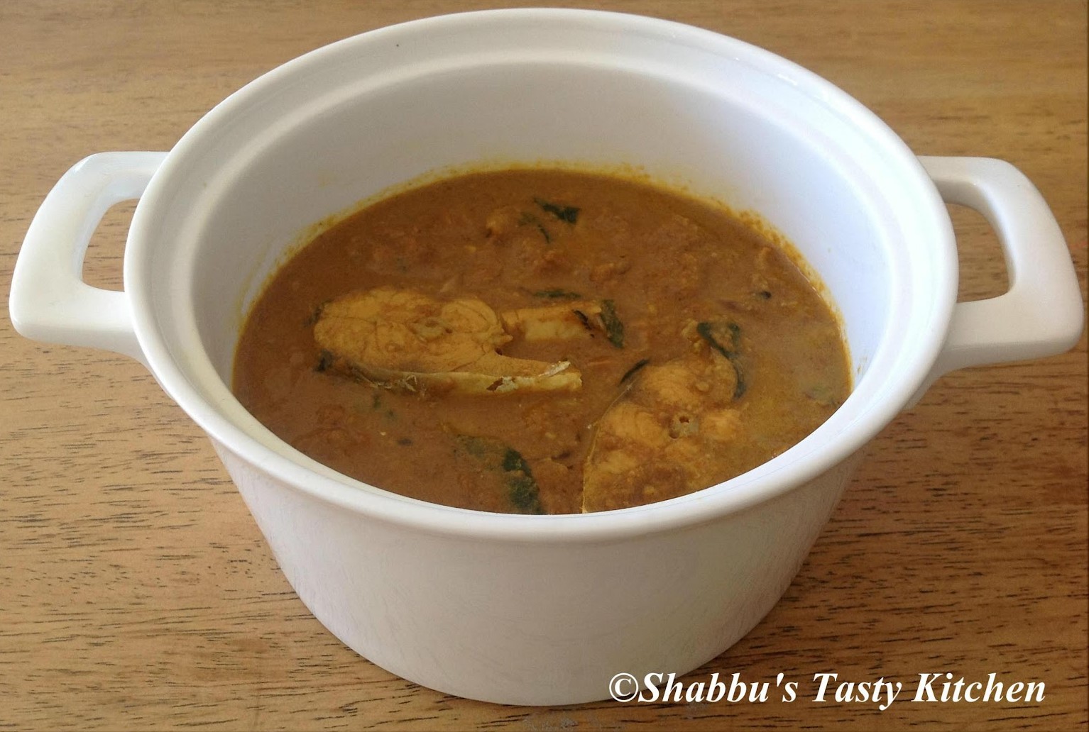 meen-varutharacha-curry-fish-in-roasted