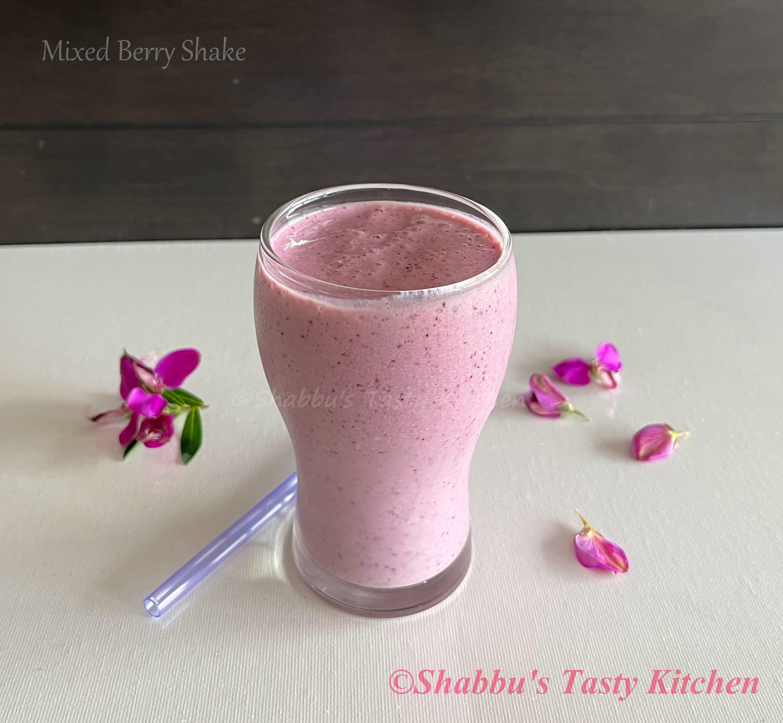 mixed-berry-milkshake