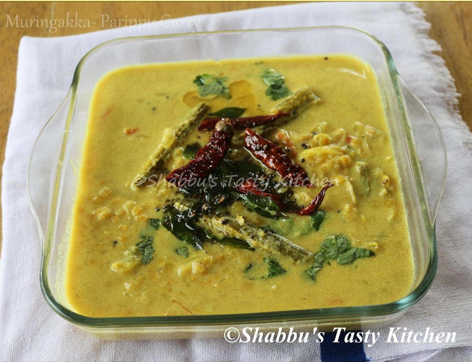 muringakka-parippu-curry-drumstick-and