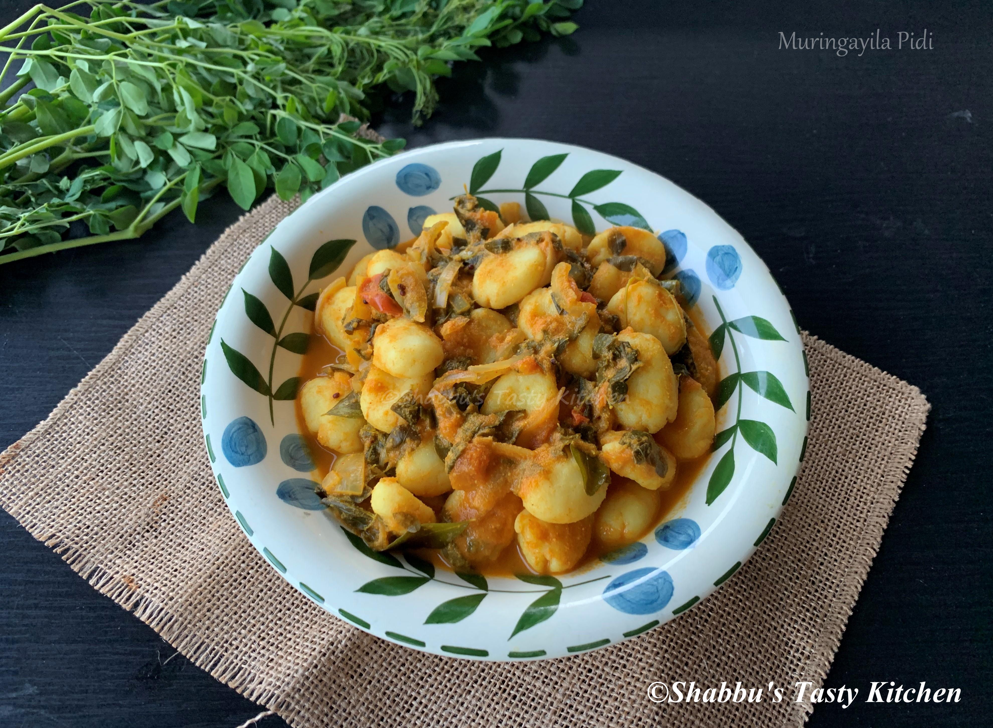 muringayila-pidi-kadumbu-steamed-rice-dumplings-in-drumstick-leaves-gravy