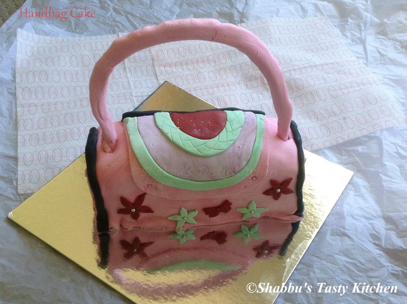 neapolitan-purse-handbag-cake