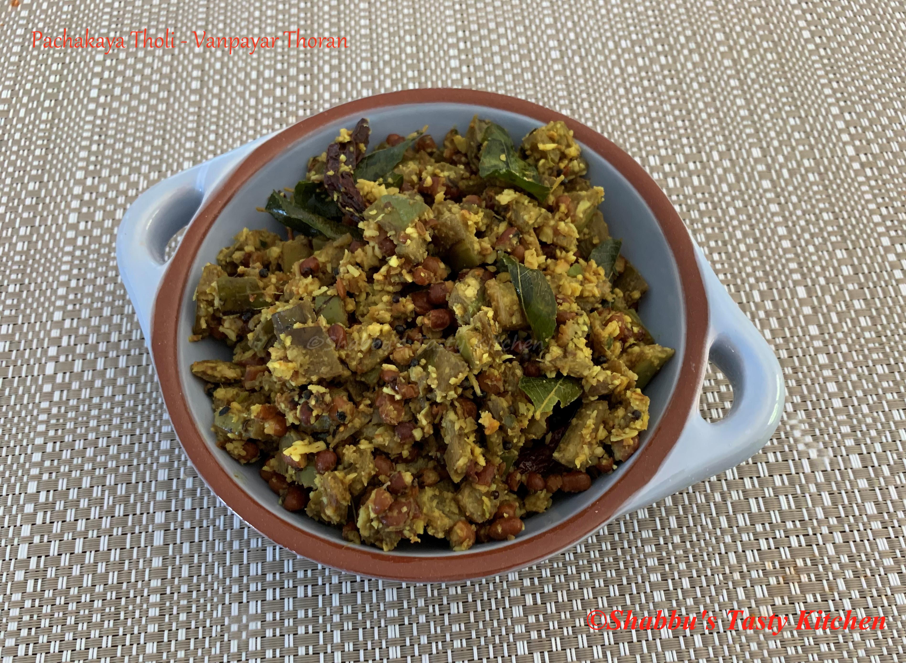 pachakaya-tholi-vanpayar-thoran-plantain-peel-red-beans-thoran