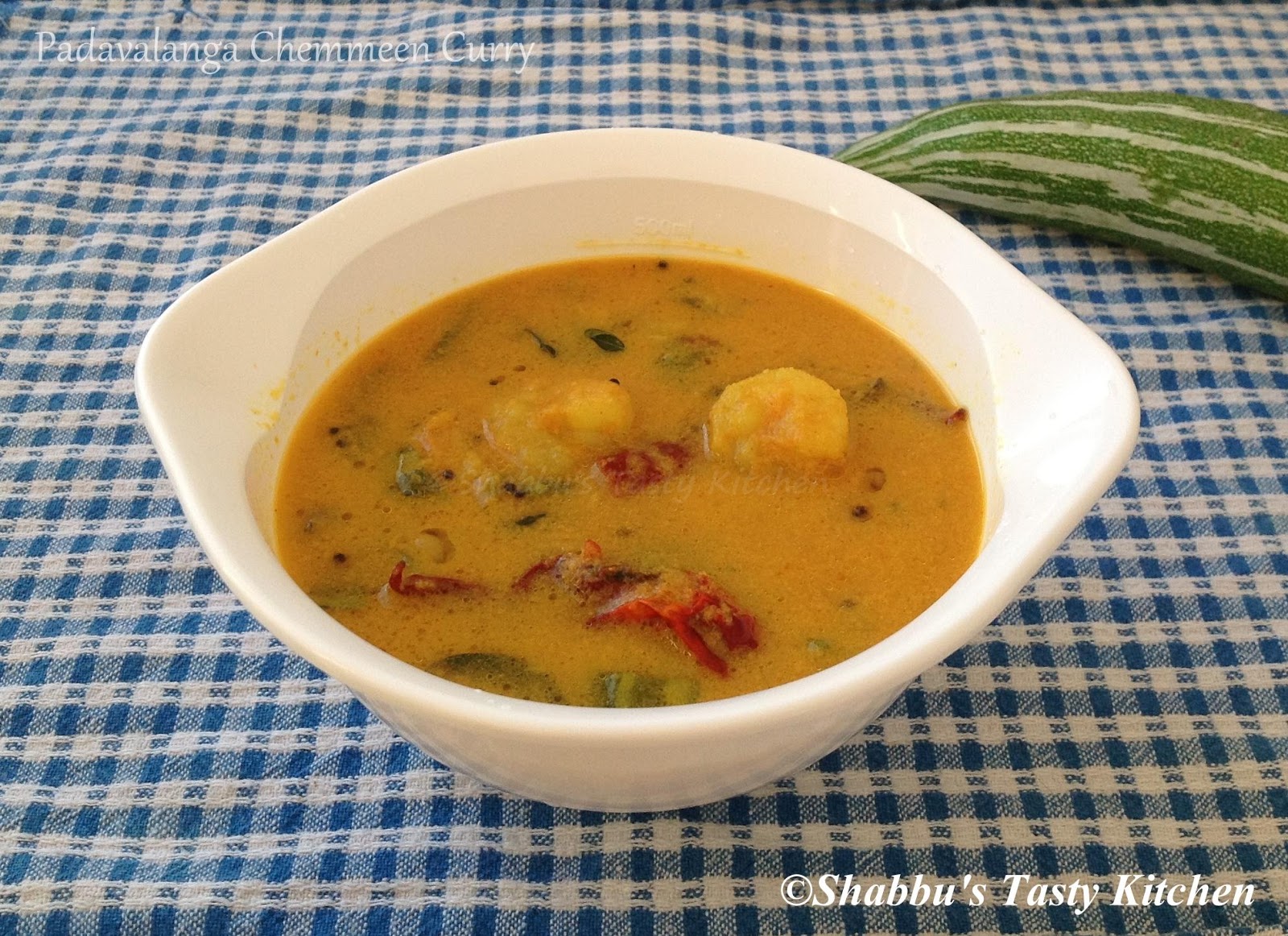 padavalanga-chemmeen-curry-snake-gourd