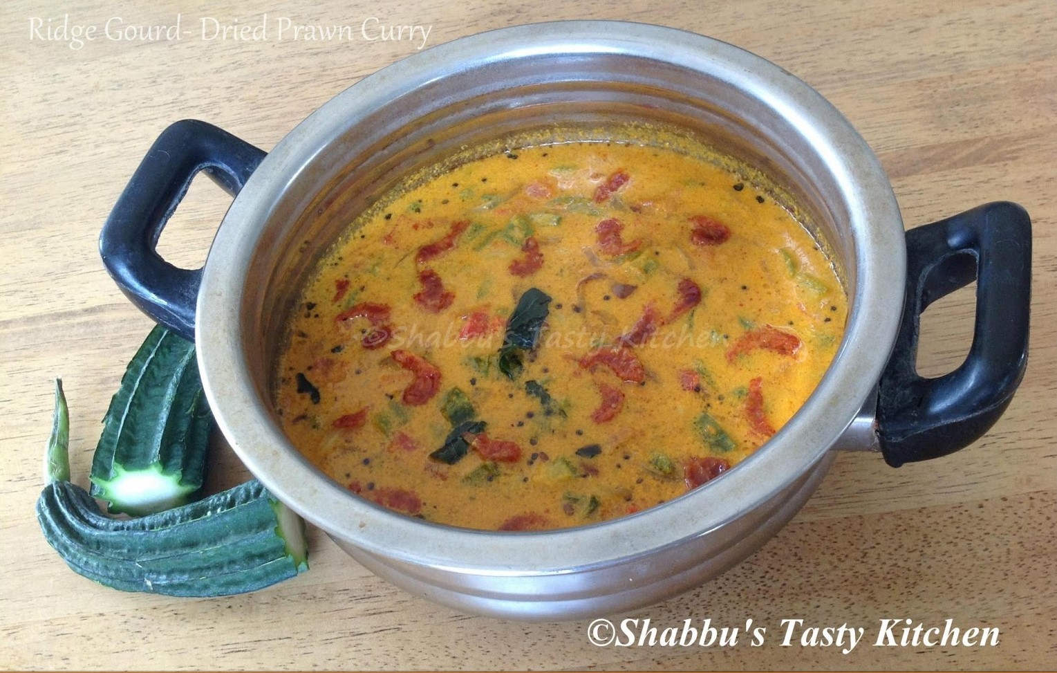 peechinga-unakka-chemmeen-ridge-gourd