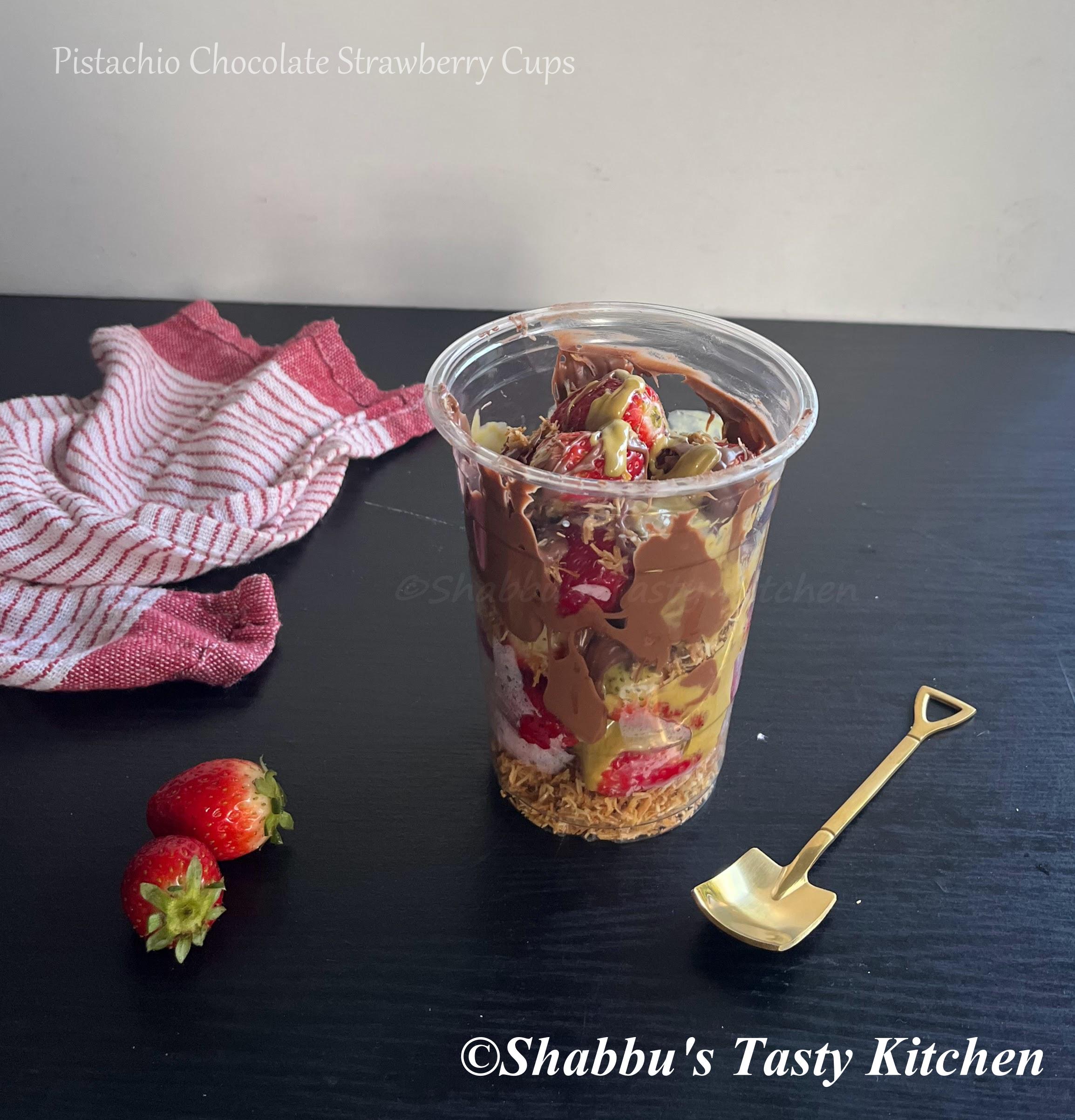 pistachio-chocolate-strawberry-cups