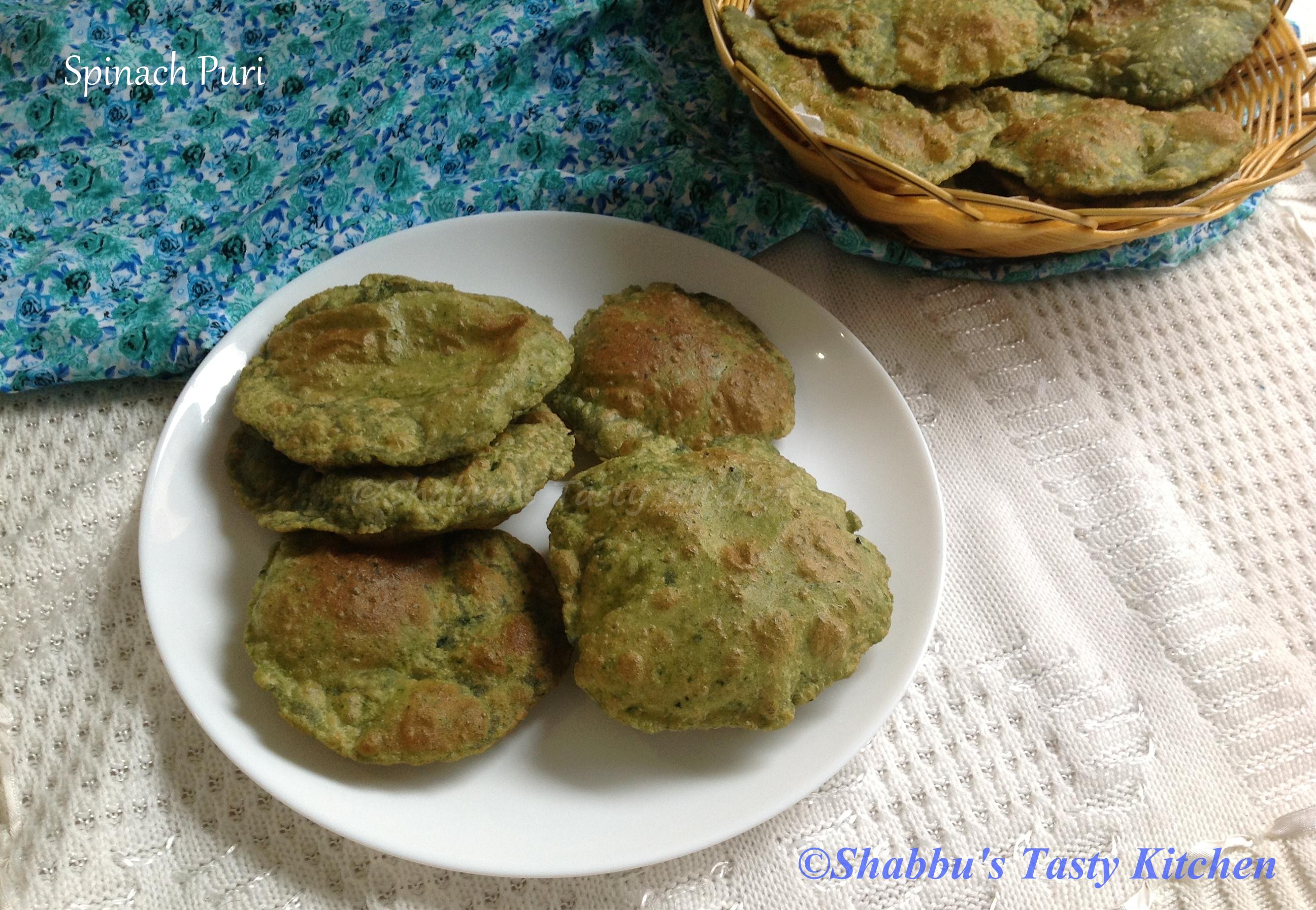spinach-puri-palak-puri-poori