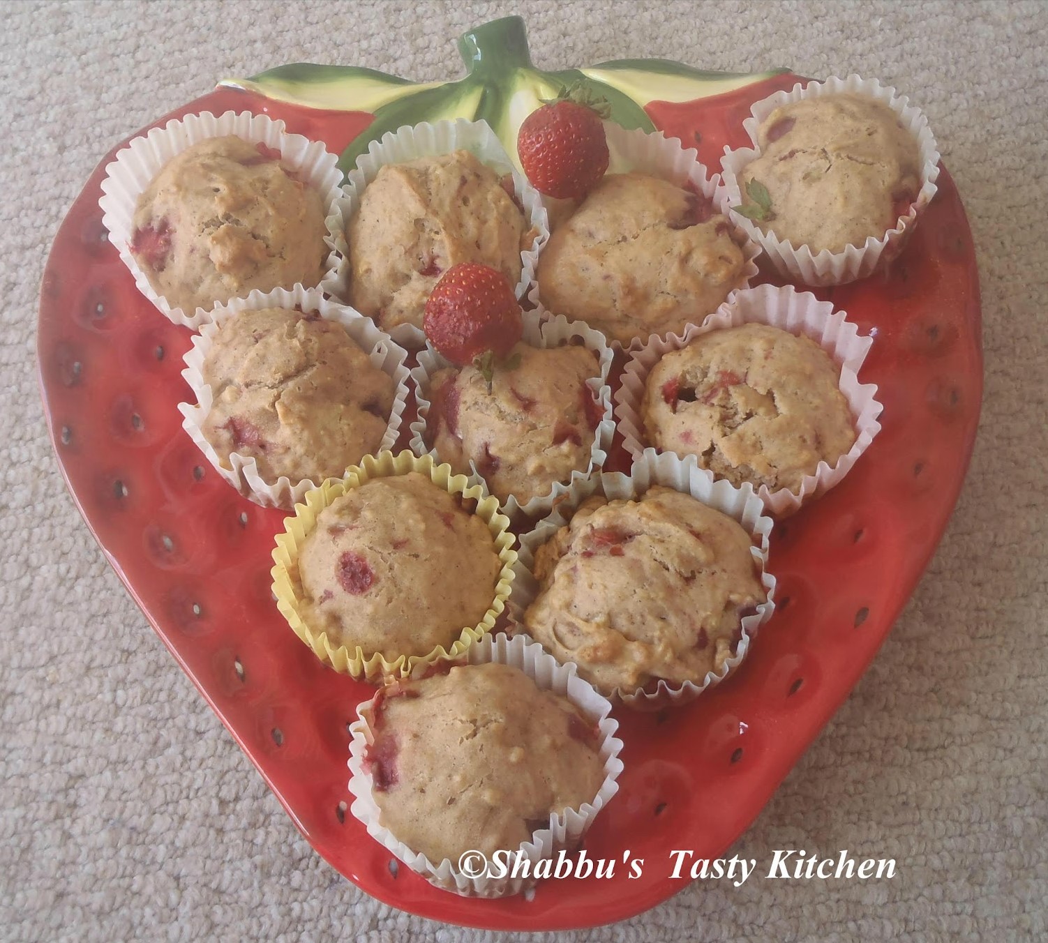 strawberry-banana-muffins