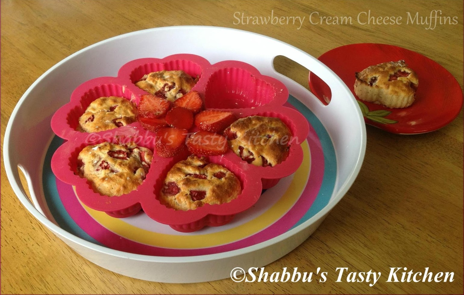 strawberry-cream-cheese-muffins