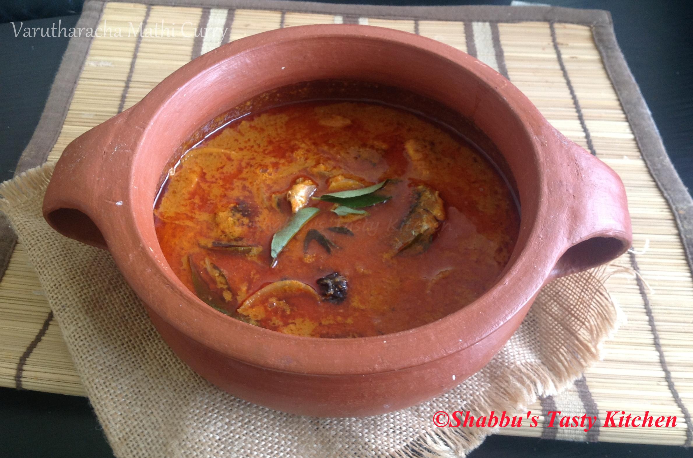 varutharacha-mathi-curry-sardines-in