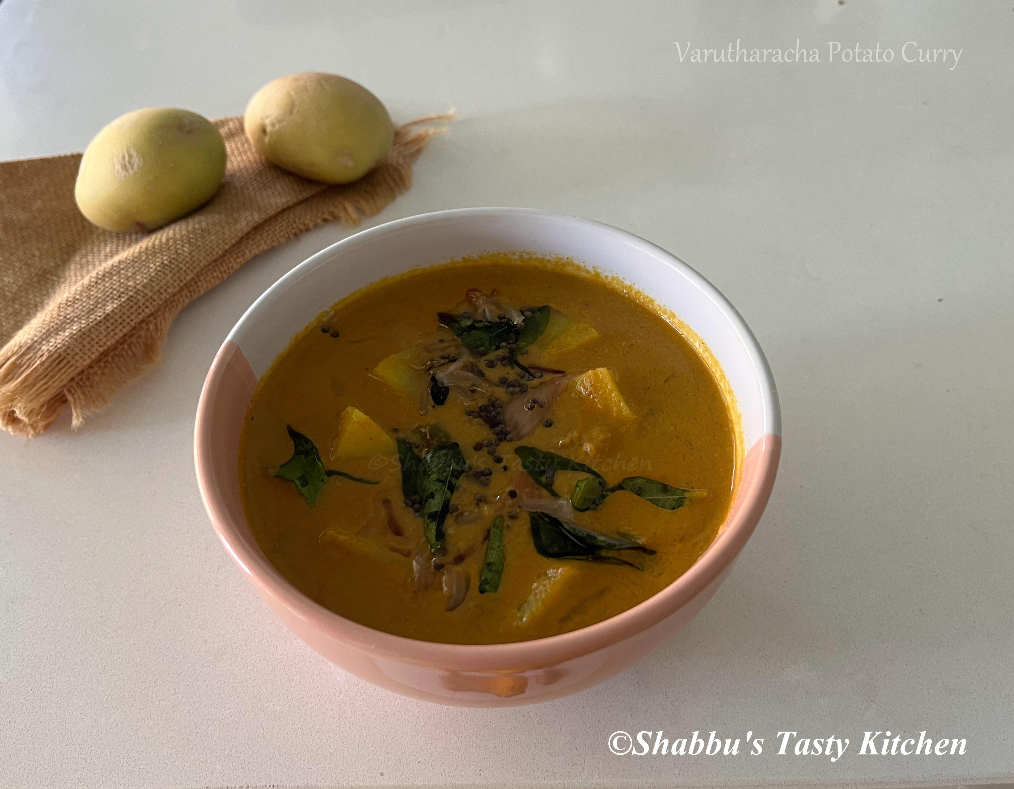 varutharacha-potato-curry