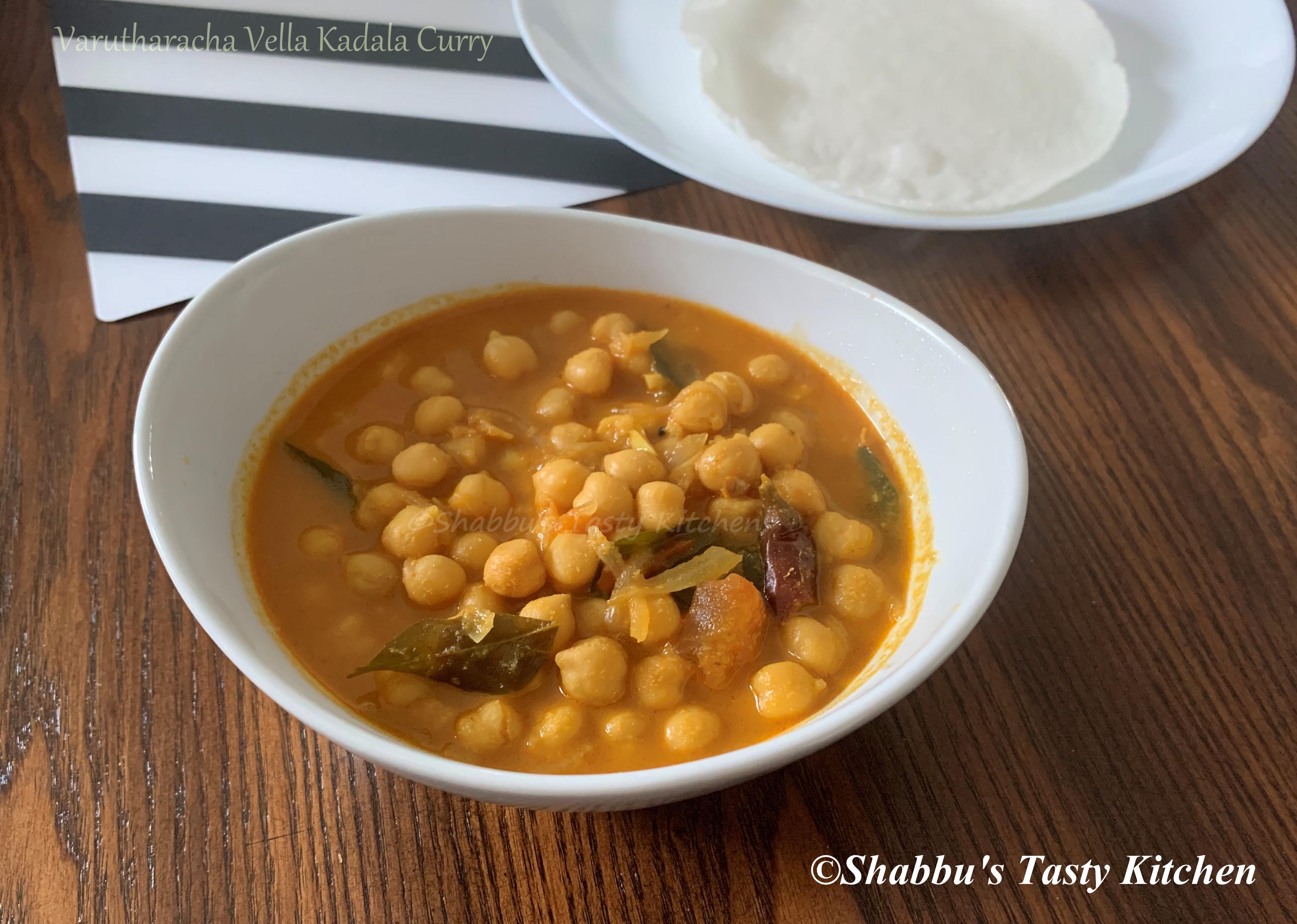 varutharacha-vella-kadala-white-chick-peas-curry