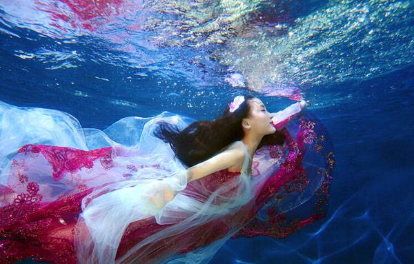 川外校花罗秋韵水中唯美写真（3）