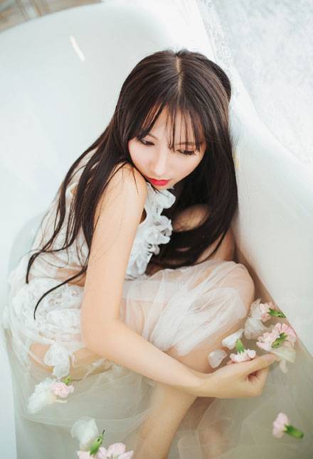 红唇美女浴缸湿身诱惑唯美写真图片写真（8）