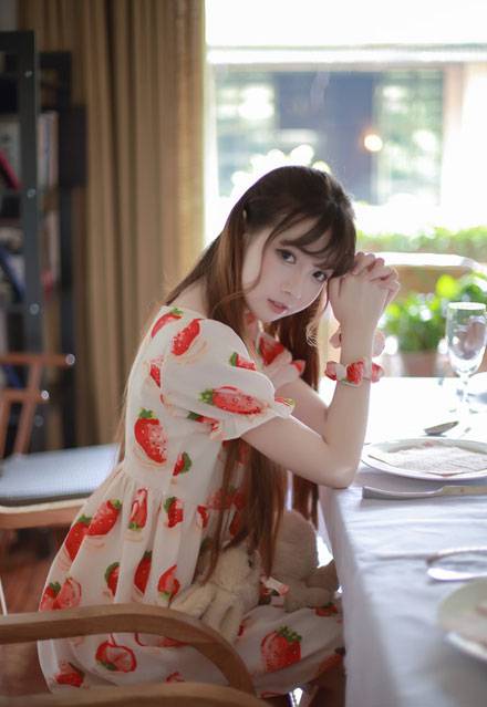 日系甜美少女咖啡馆写真图片写真（11）