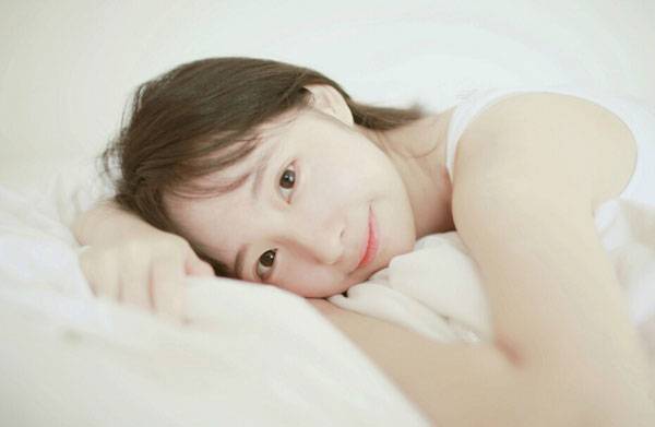 “小周冬雨”戴钰私房病态图片写真（11）