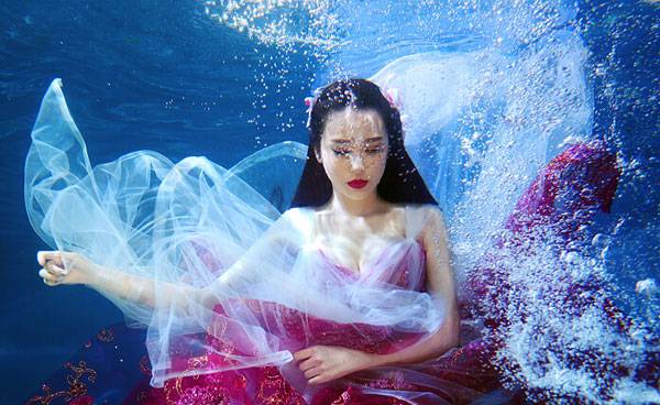 川外校花罗秋韵水中唯美写真（4）