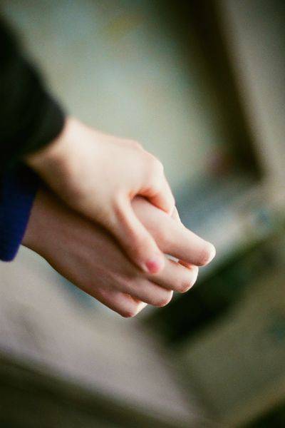 浪漫甜美的情侣牵手的唯美小清新图片