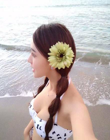 甜美嫩模Milk楚楚沙滩比基尼写真（12）