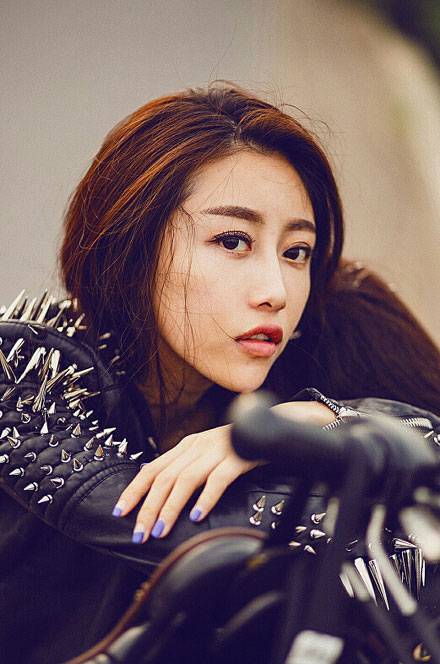 90后美女老师许多语儿帅气写真图片写真（7）