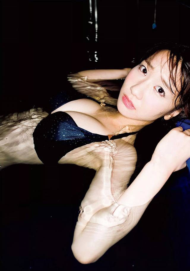 柏木由纪最新清纯时尚大片：身穿白裙仿佛贵族少女[16P]