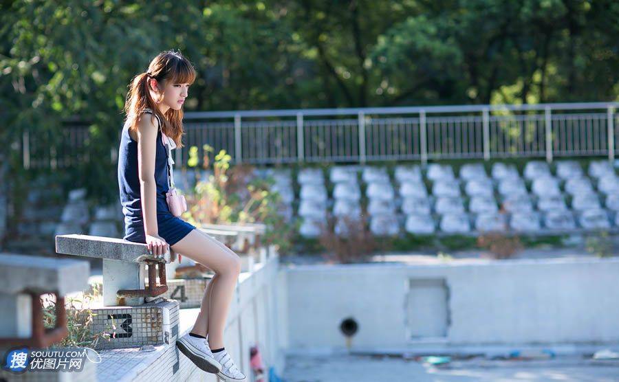  清纯学生妹-Queena废弃学校写真图片第1张图片