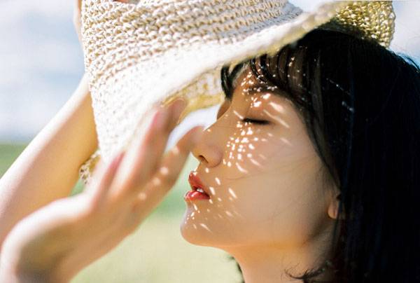 日系短发美女户外草原写真（1）