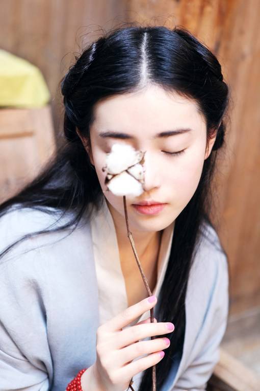 小清新美女张辛苑的意境写真图片