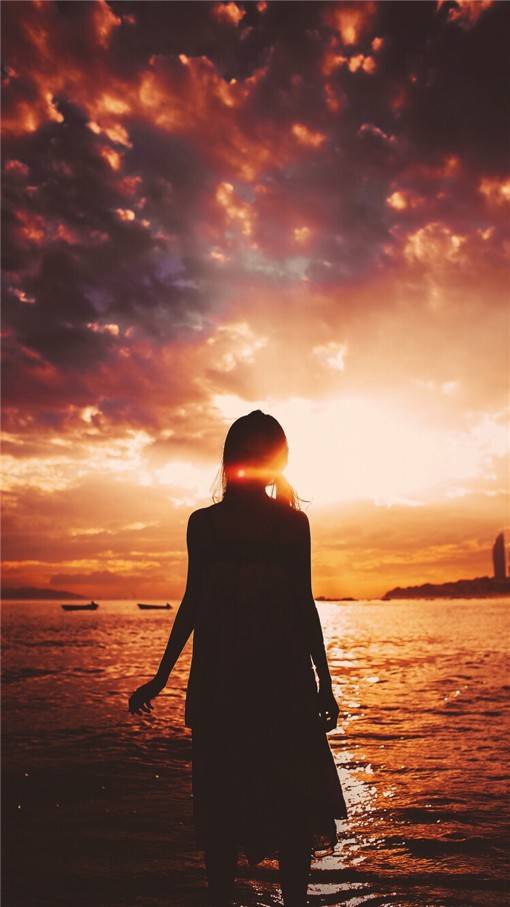 文艺有意境的逆光女生图片