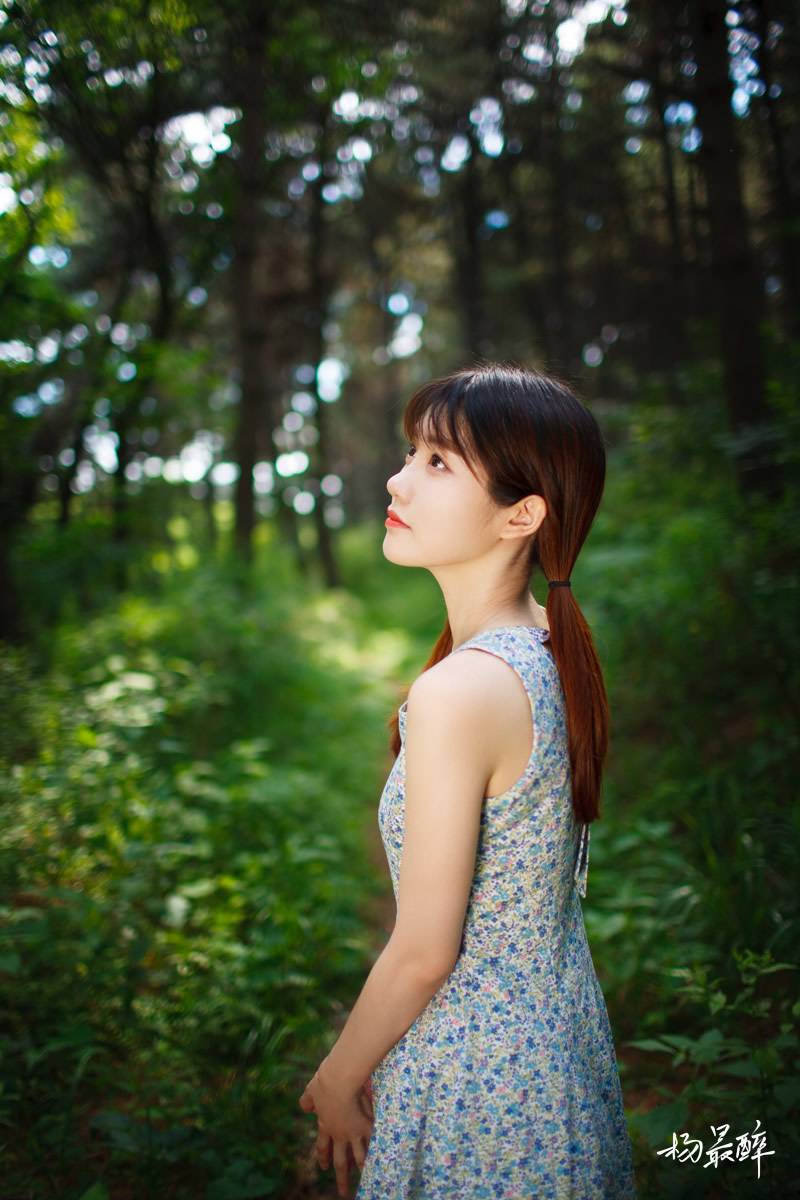 碎花裙妹子，第1张