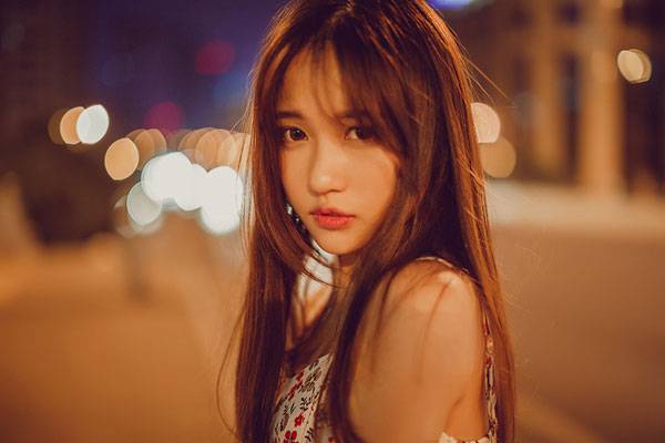 甜美养眼美女夜晚街拍写真（1）