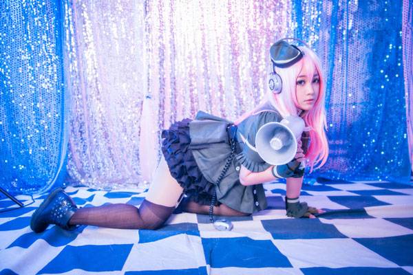 巨乳美少女索尼子军装COS（7）