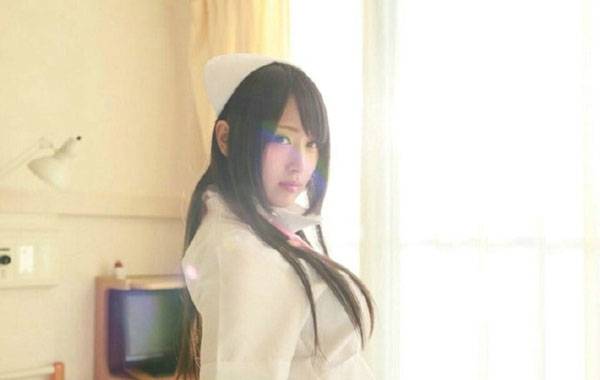 日本清纯美女coser白丝护士装写真（12）