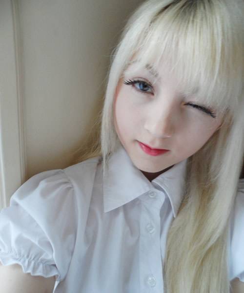 英国15岁白化病萝莉维纳斯·安杰丽卡：酷似充气人偶成宅男最爱